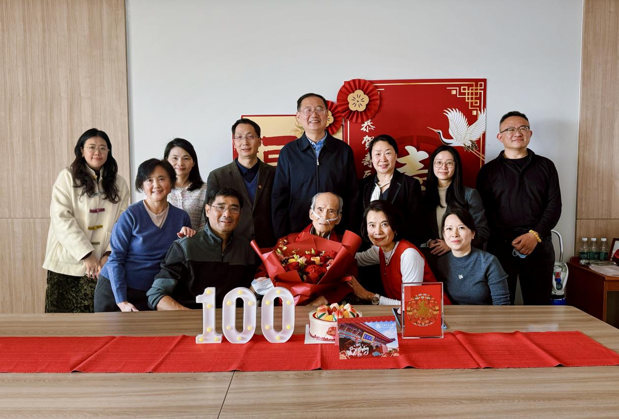 情暖桑榆 共贺百龄 | e8体育官网为百岁离休干部林胜兴教授祝寿